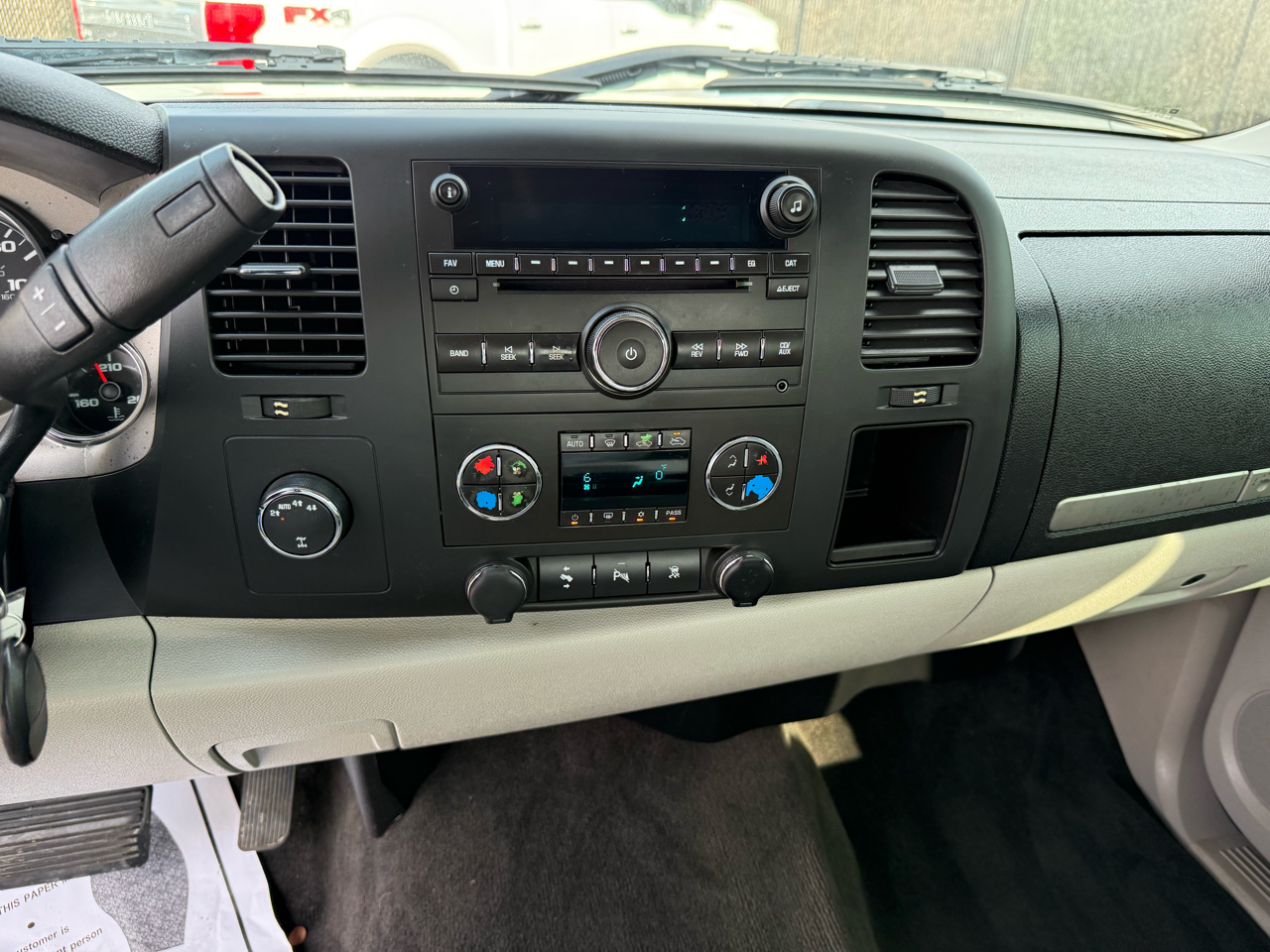 Chevrolet Silverado 1500 4WD Crew Cab 143.5" LT 2011