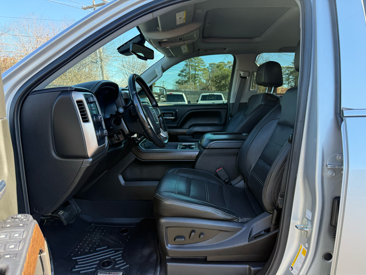 GMC Sierra 1500 4WD Crew Cab 143.5" Denali 2018