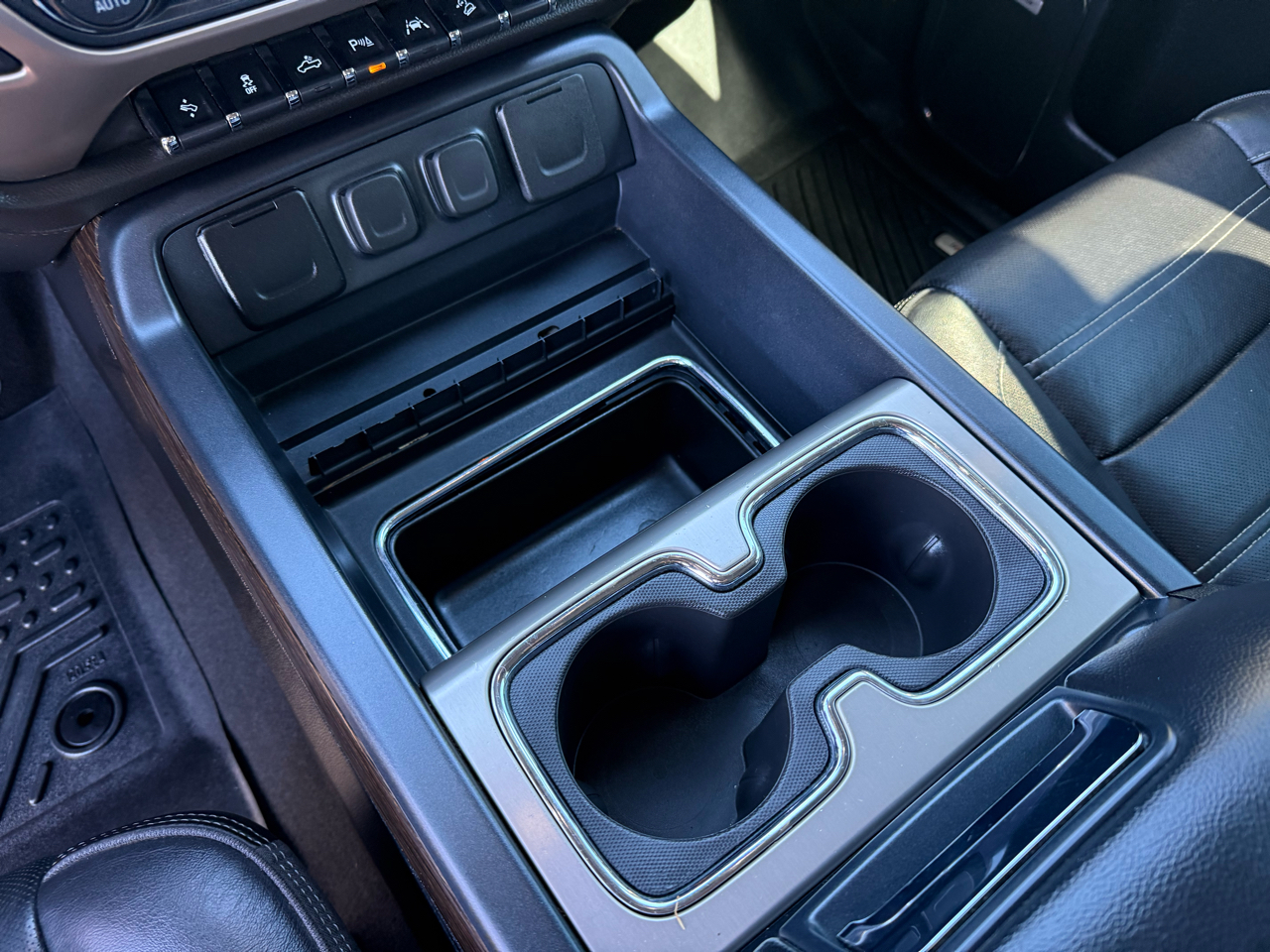 GMC Sierra 1500 4WD Crew Cab 143.5" Denali 2018