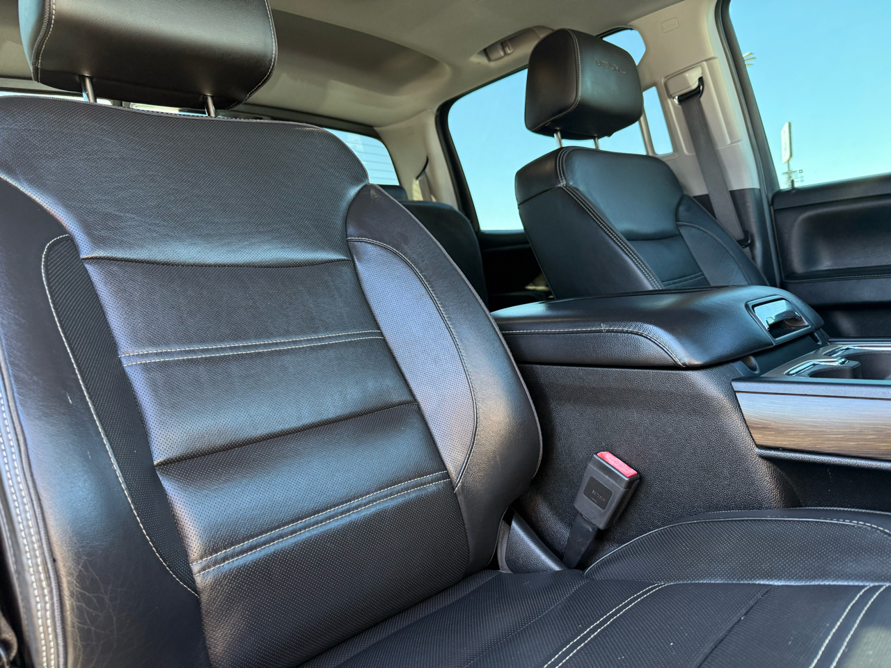 GMC Sierra 1500 4WD Crew Cab 143.5" Denali 2018