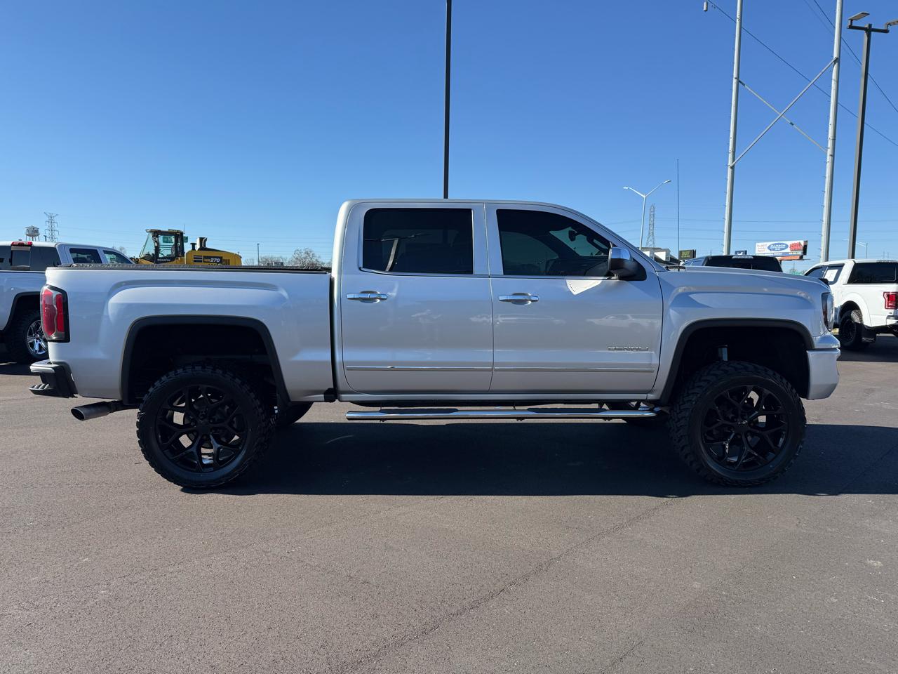 GMC Sierra 1500 4WD Crew Cab 143.5" Denali 2018