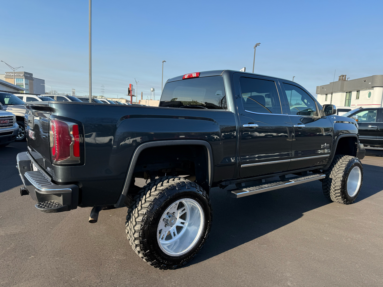 GMC Sierra 1500 4WD Crew Cab 143.5" SLT 2018