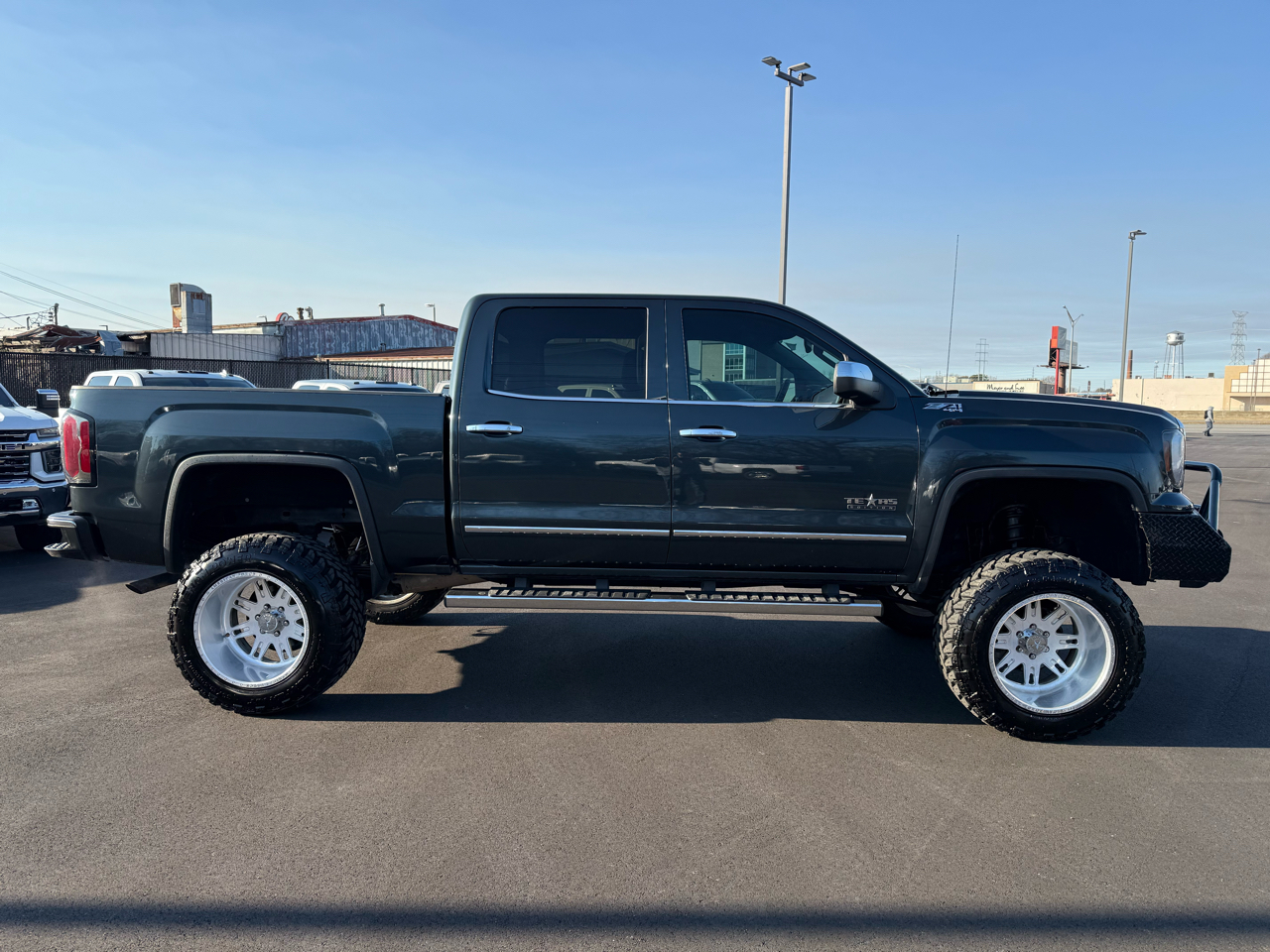 GMC Sierra 1500 4WD Crew Cab 143.5" SLT 2018