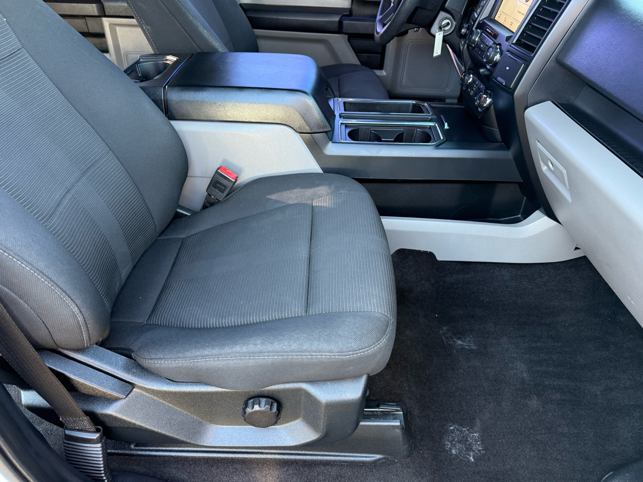 Ford F-150 4WD SuperCrew 139" XLT 2019