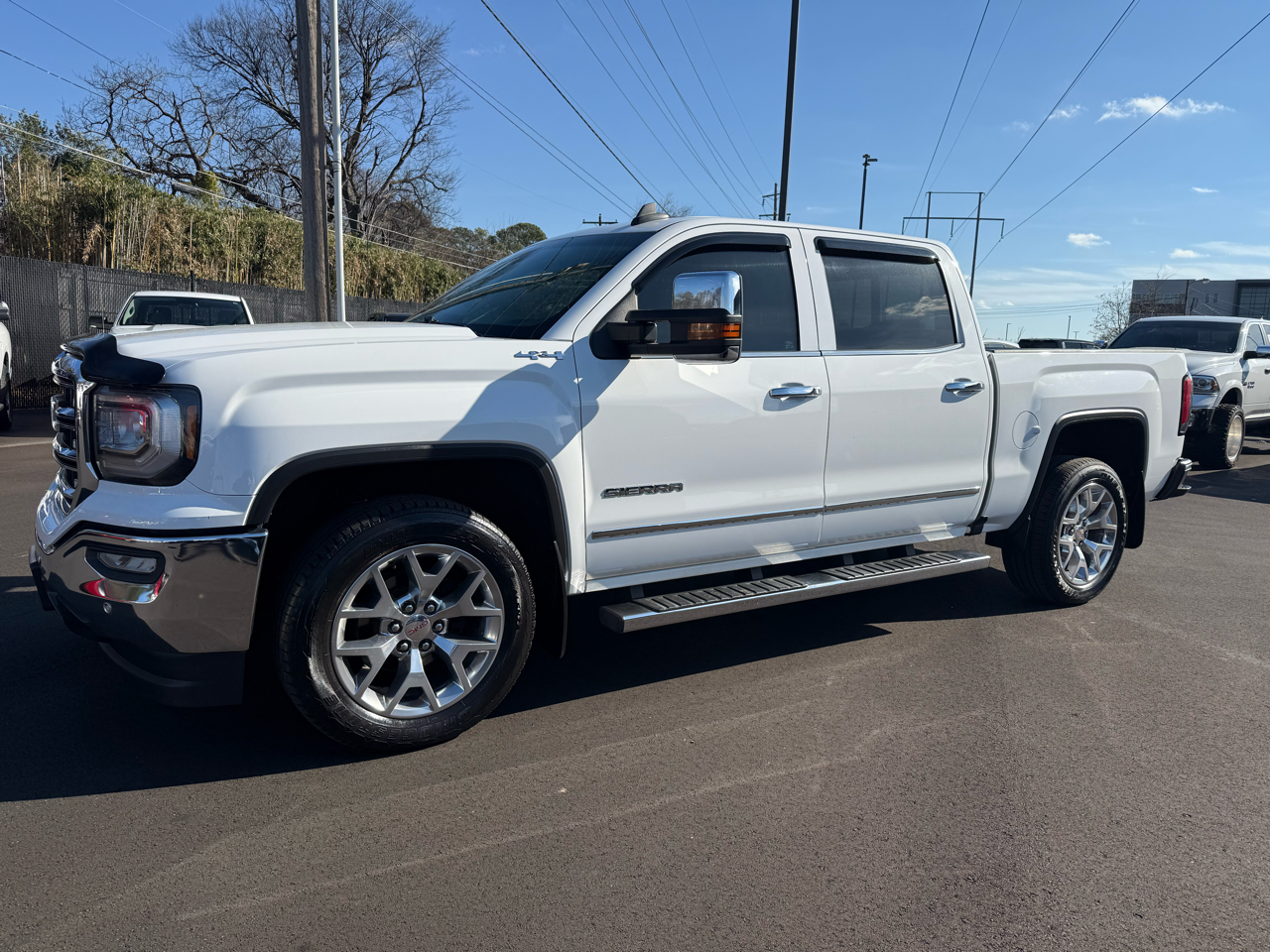 GMC Sierra 1500 4WD Crew Cab 143.5" SLT 2017