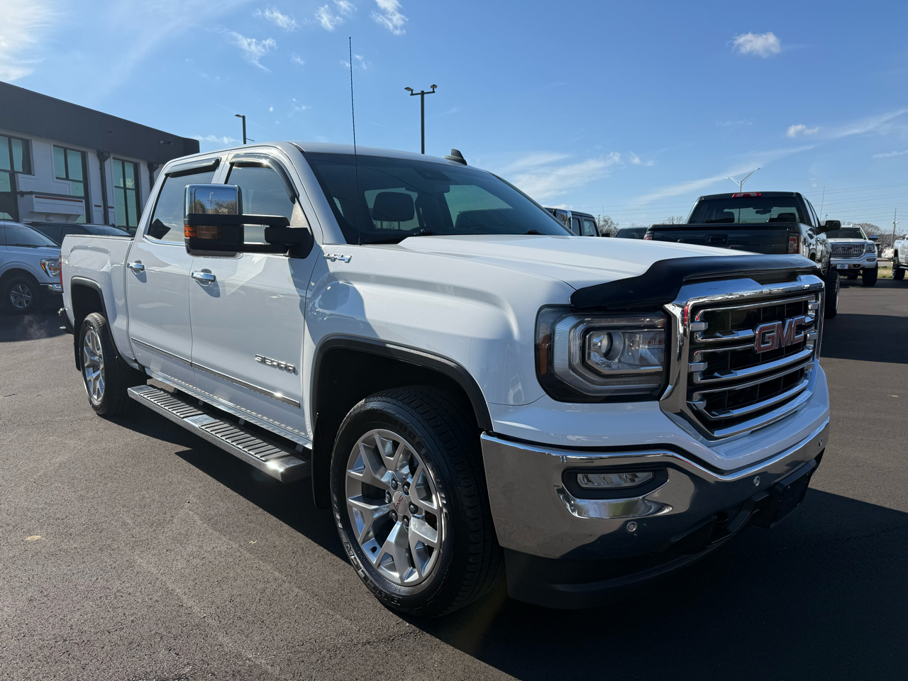 GMC Sierra 1500 4WD Crew Cab 143.5" SLT 2017