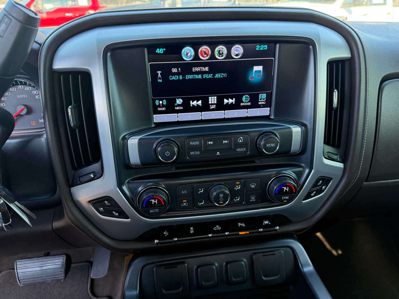 GMC Sierra 1500 4WD Crew Cab 143.5" SLT 2017