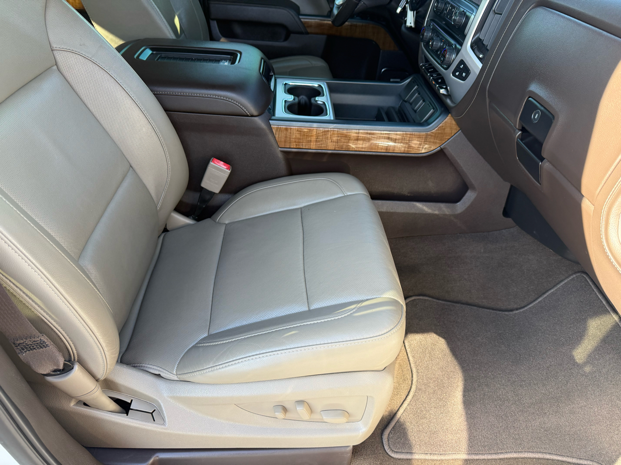 GMC Sierra 1500 4WD Crew Cab 143.5" SLT 2017