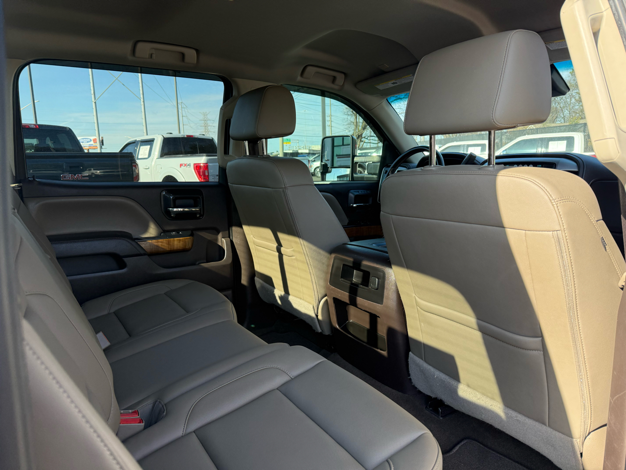 GMC Sierra 1500 4WD Crew Cab 143.5" SLT 2017