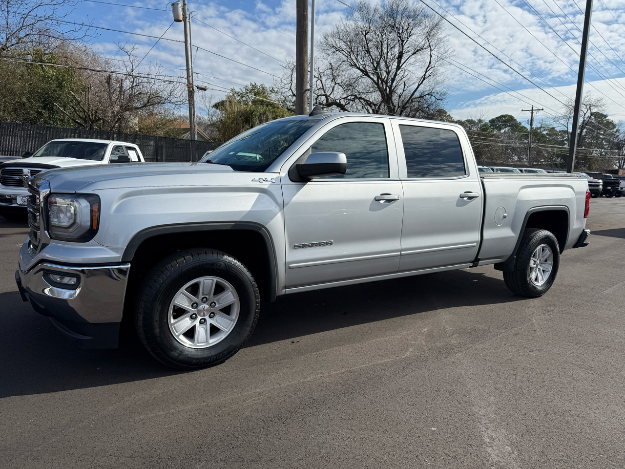 GMC Sierra 1500 4WD Crew Cab 153.0" SLE 2018