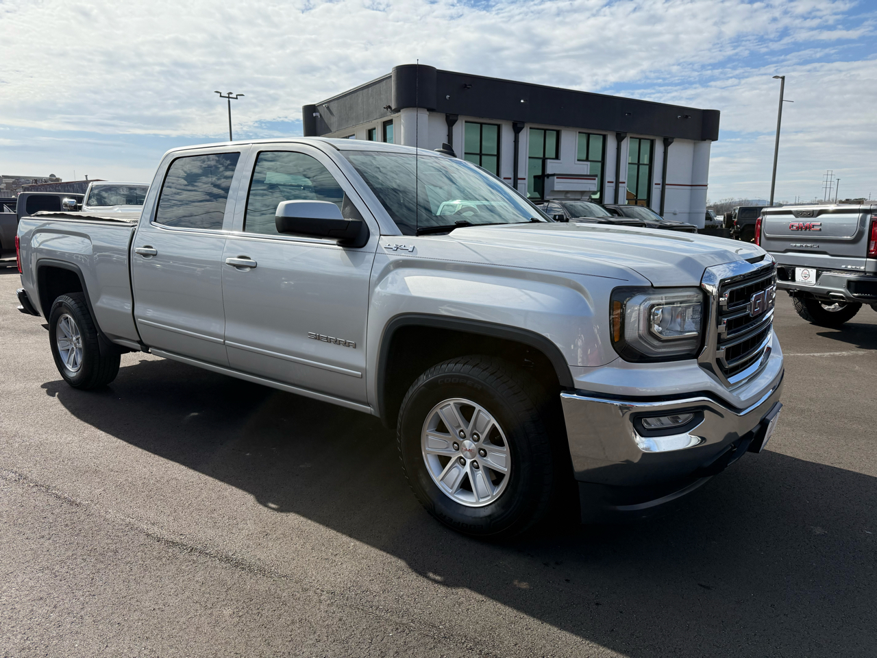 GMC Sierra 1500 4WD Crew Cab 153.0" SLE 2018