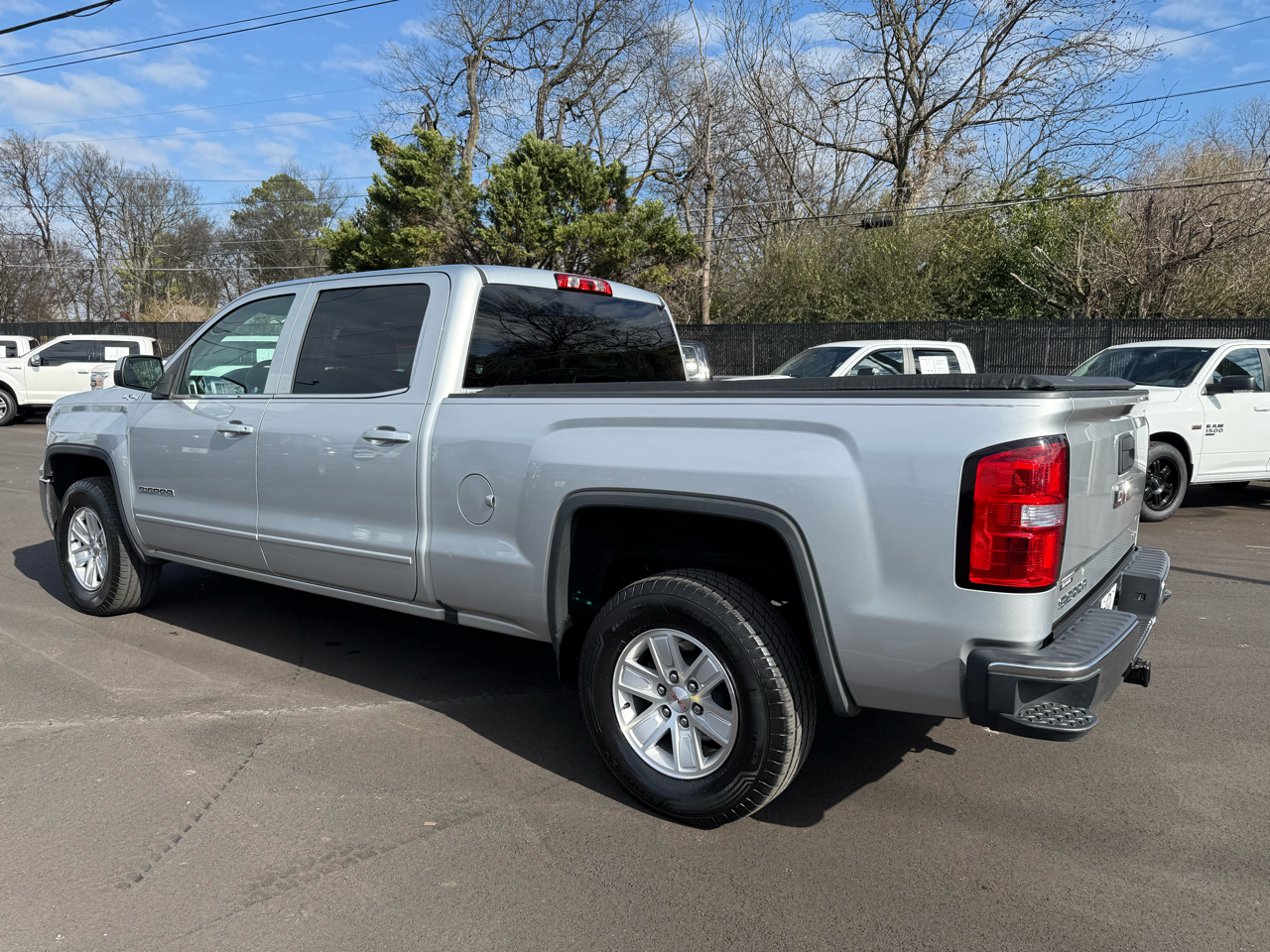 GMC Sierra 1500 4WD Crew Cab 153.0" SLE 2018