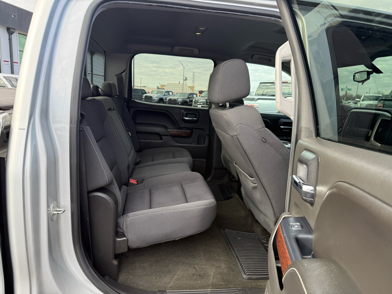 GMC Sierra 1500 4WD Crew Cab 153.0" SLE 2018