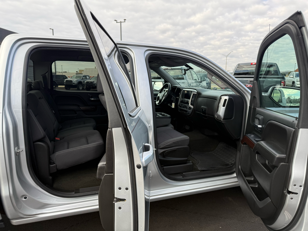 GMC Sierra 1500 4WD Crew Cab 153.0" SLE 2018