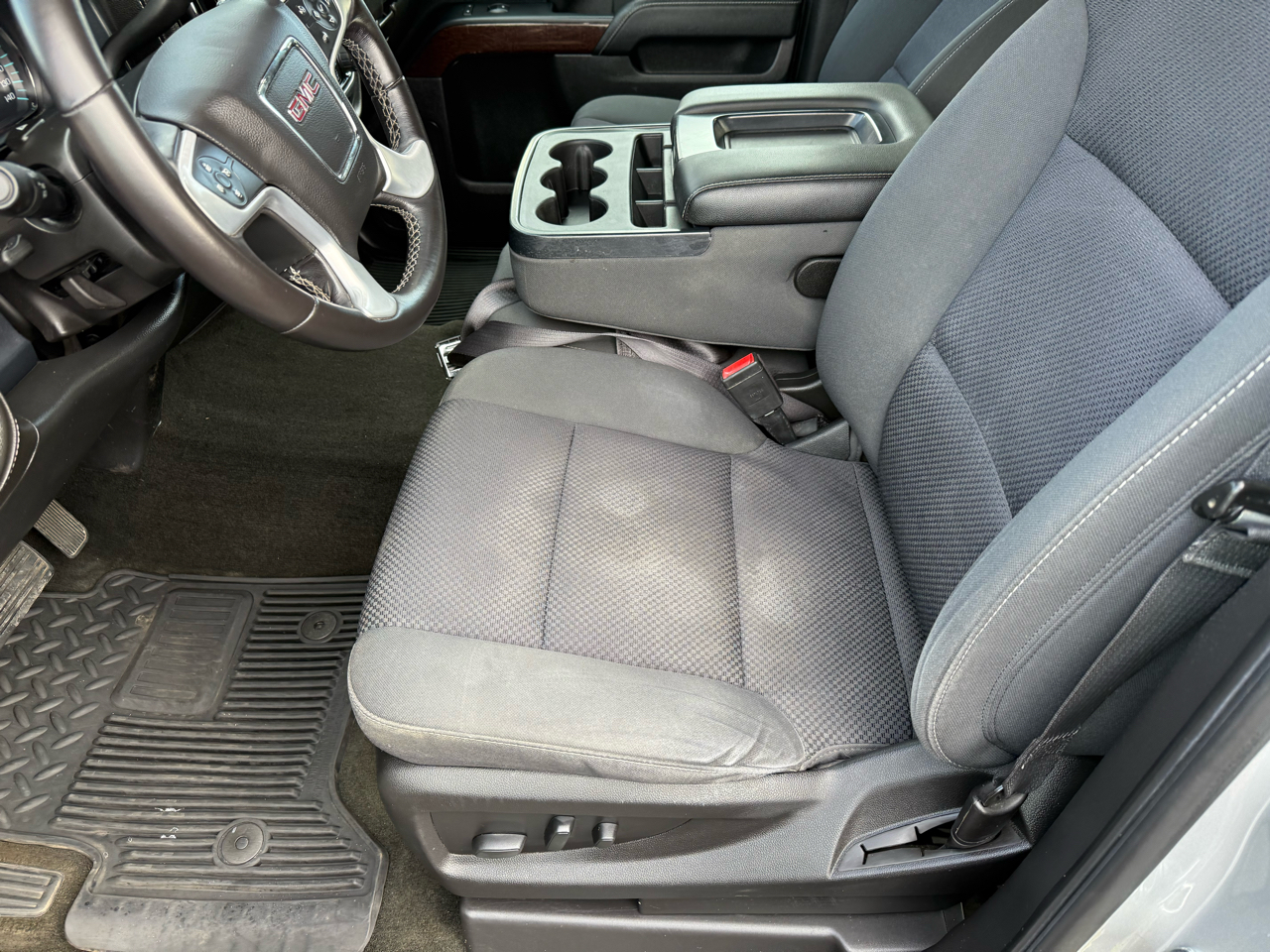 GMC Sierra 1500 4WD Crew Cab 153.0" SLE 2018