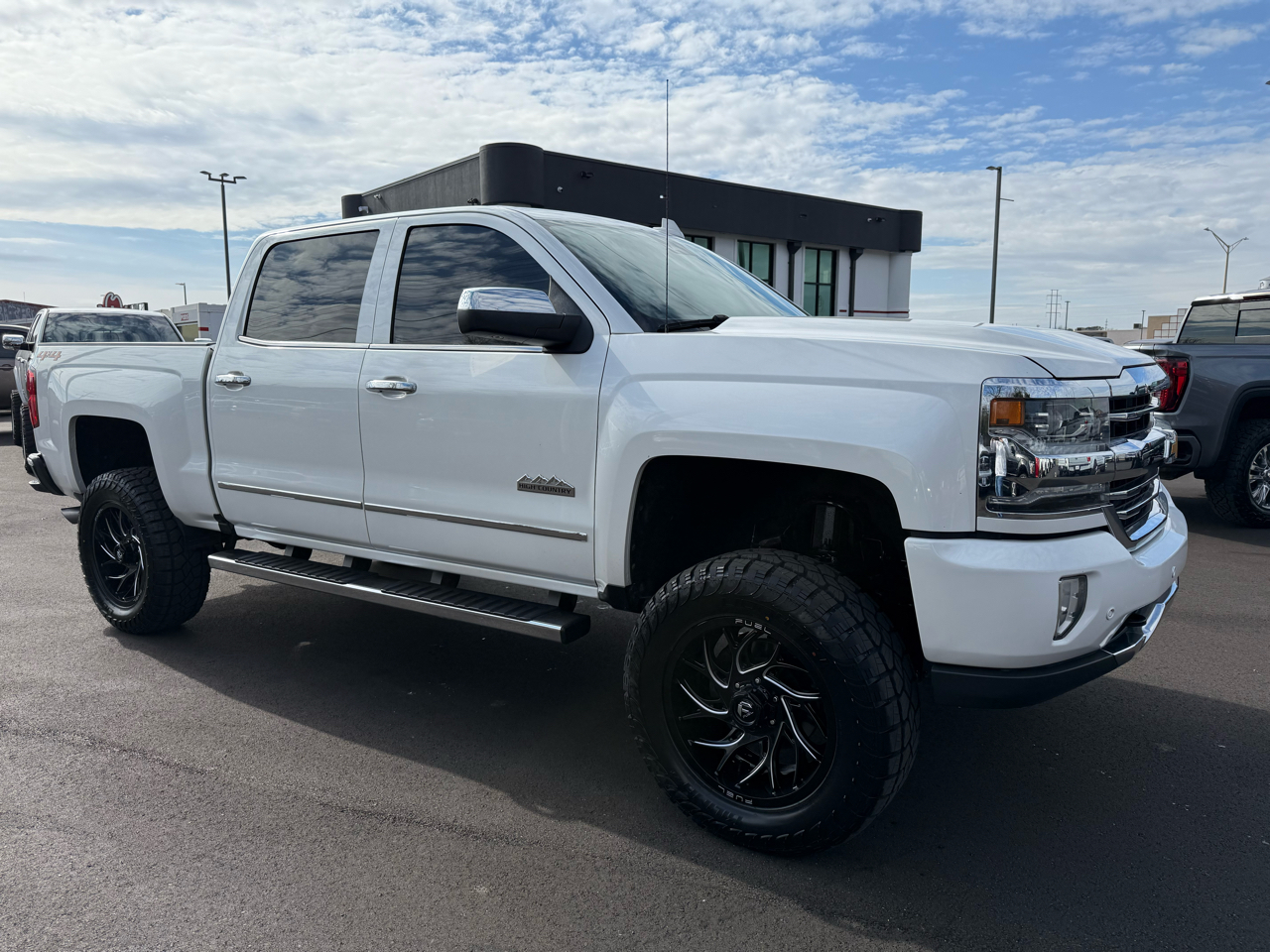 Chevrolet Silverado 1500 4WD Crew Cab 143.5" High Country 2018