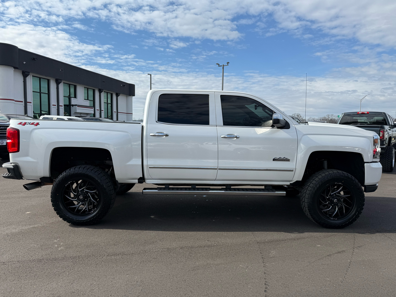 Chevrolet Silverado 1500 4WD Crew Cab 143.5" High Country 2018