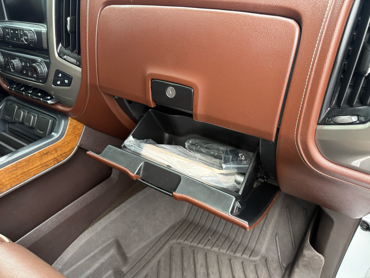 Chevrolet Silverado 1500 4WD Crew Cab 143.5" High Country 2018