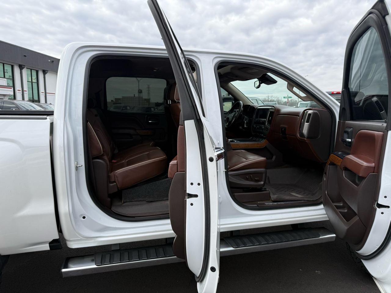 Chevrolet Silverado 1500 4WD Crew Cab 143.5" High Country 2018