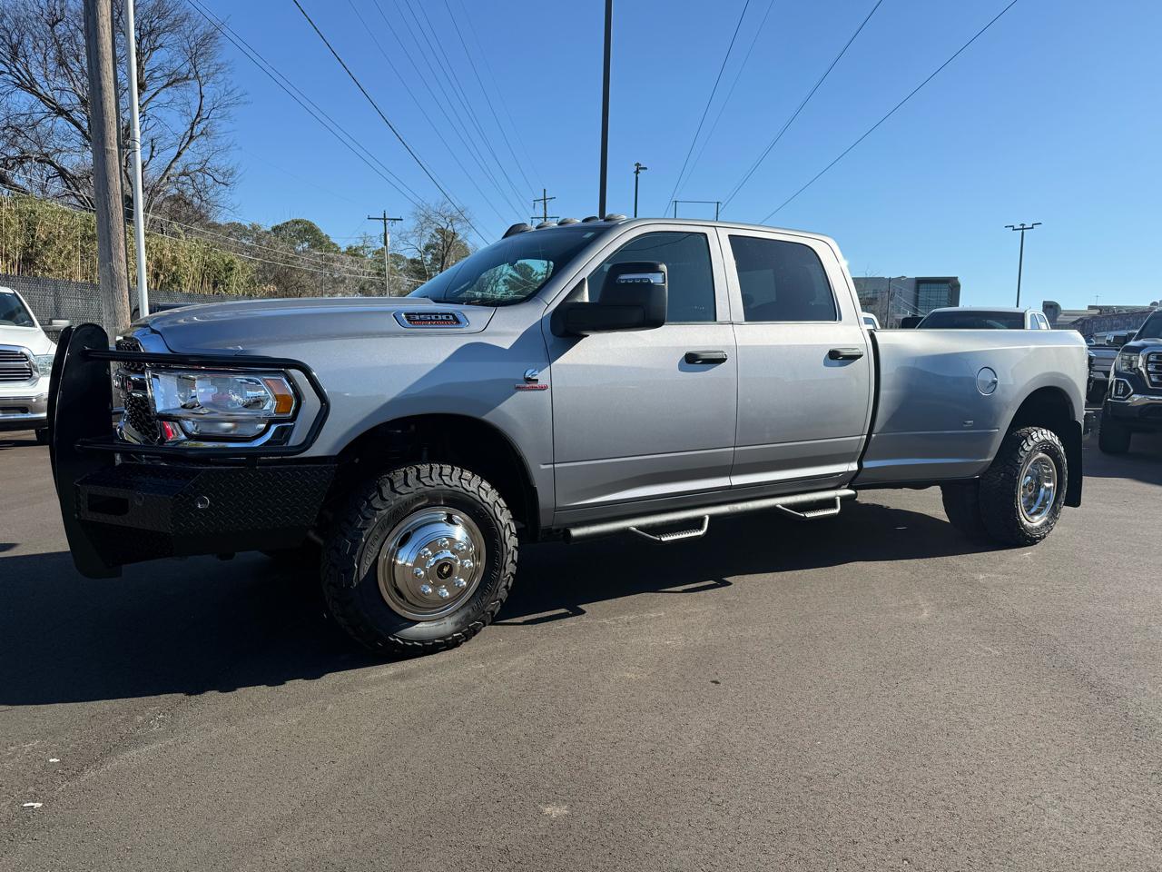 RAM 3500 Tradesman 4x4 Crew Cab 8' Box 2023