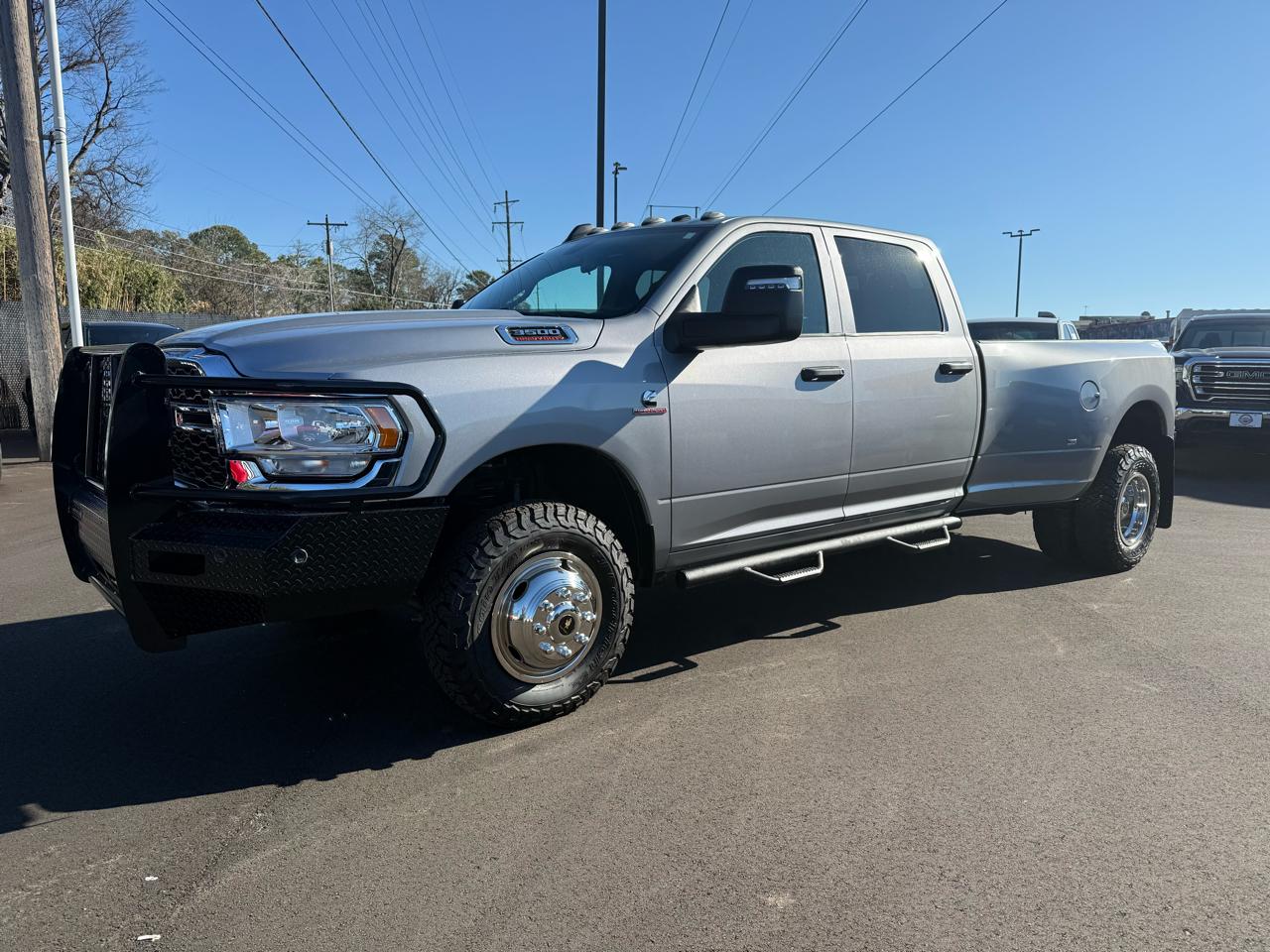RAM 3500 Tradesman 4x4 Crew Cab 8' Box 2023