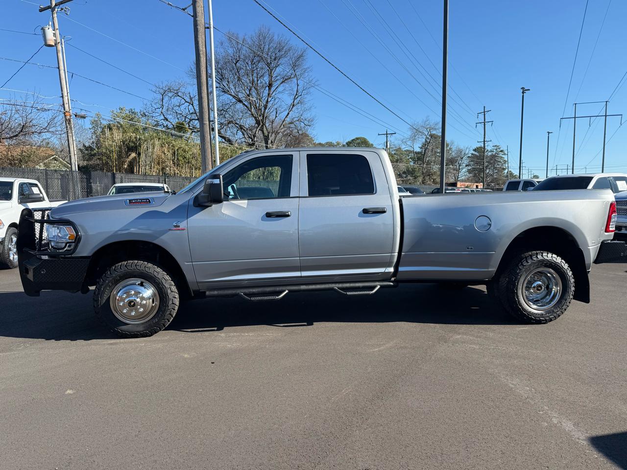 RAM 3500 Tradesman 4x4 Crew Cab 8' Box 2023