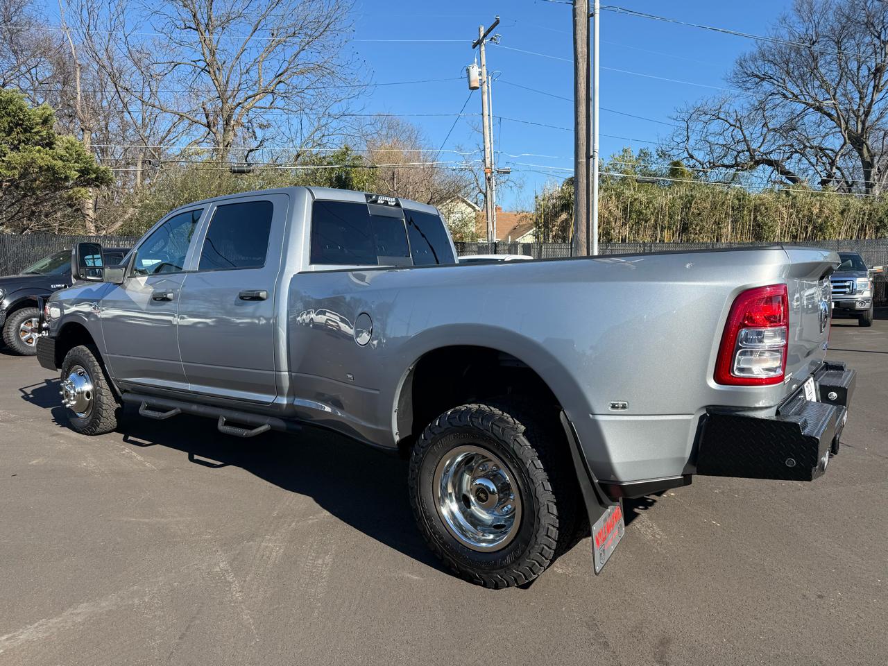 RAM 3500 Tradesman 4x4 Crew Cab 8' Box 2023