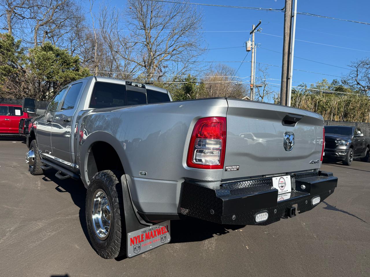 RAM 3500 Tradesman 4x4 Crew Cab 8' Box 2023