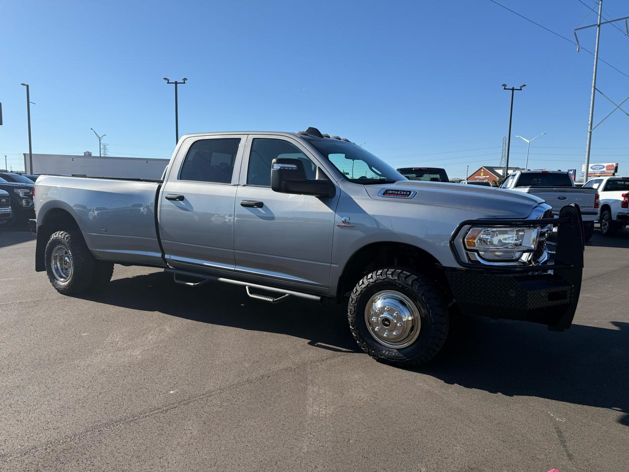 RAM 3500 Tradesman 4x4 Crew Cab 8' Box 2023