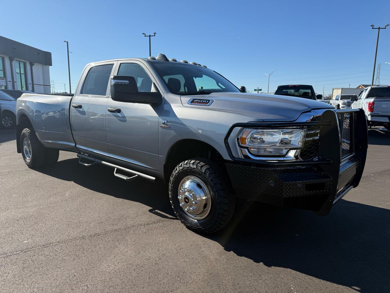 RAM 3500 Tradesman 4x4 Crew Cab 8' Box 2023