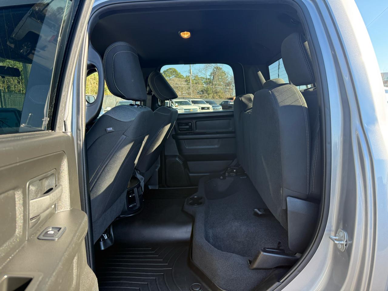 RAM 3500 Tradesman 4x4 Crew Cab 8' Box 2023