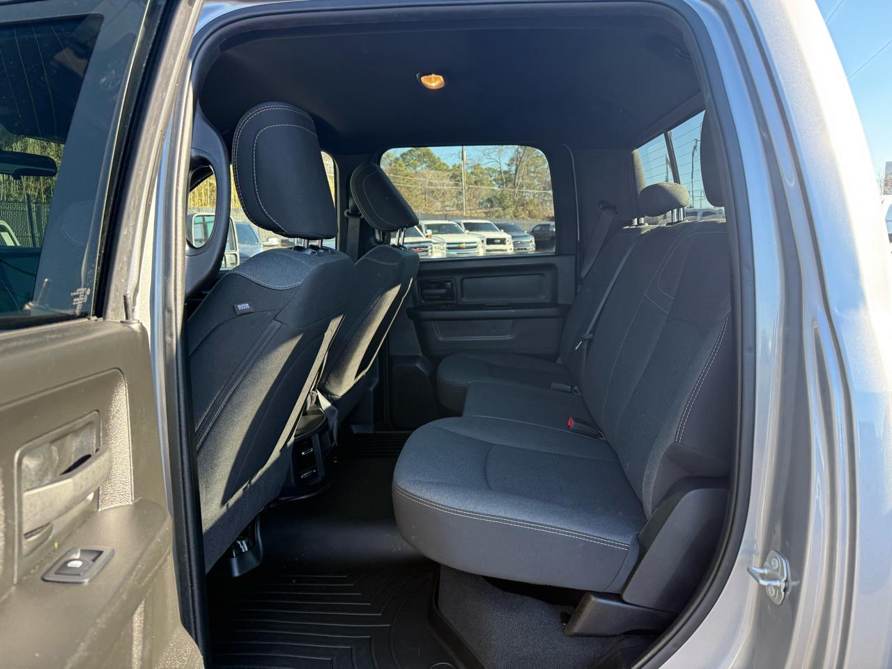 RAM 3500 Tradesman 4x4 Crew Cab 8' Box 2023