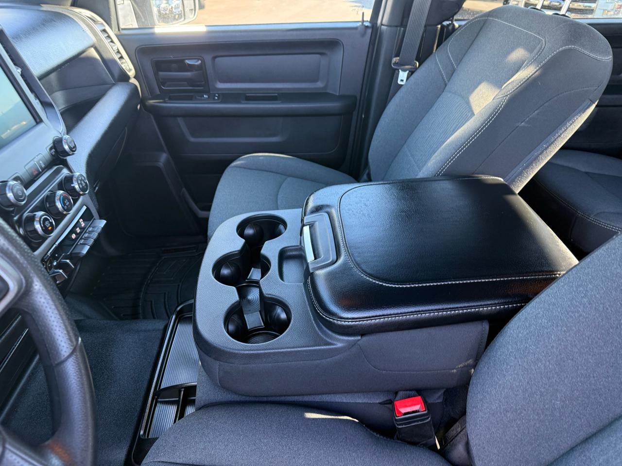 RAM 3500 Tradesman 4x4 Crew Cab 8' Box 2023