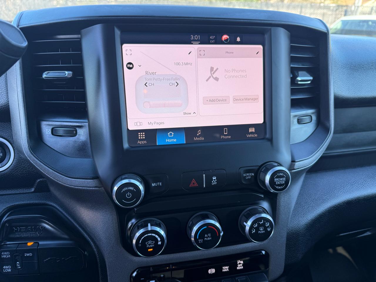 RAM 3500 Tradesman 4x4 Crew Cab 8' Box 2023