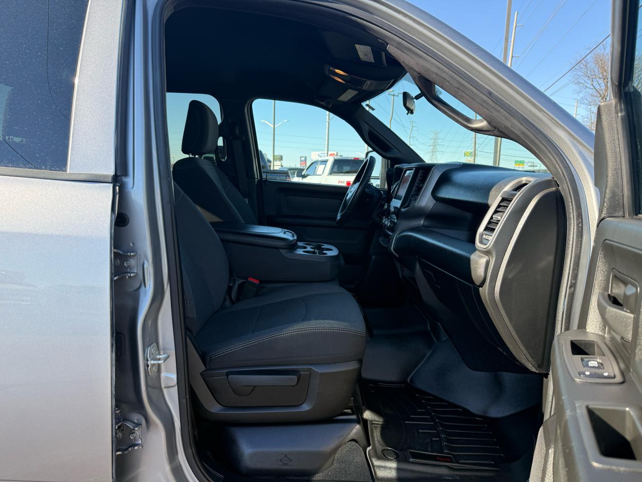 RAM 3500 Tradesman 4x4 Crew Cab 8' Box 2023