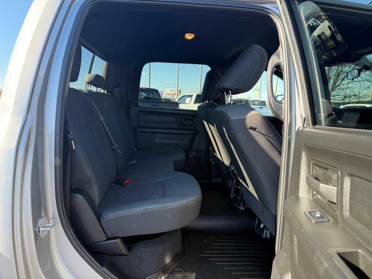 RAM 3500 Tradesman 4x4 Crew Cab 8' Box 2023