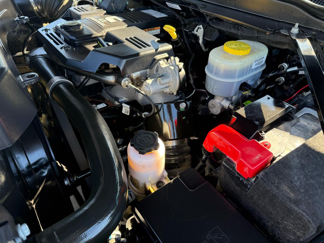 RAM 3500 Tradesman 4x4 Crew Cab 8' Box 2023