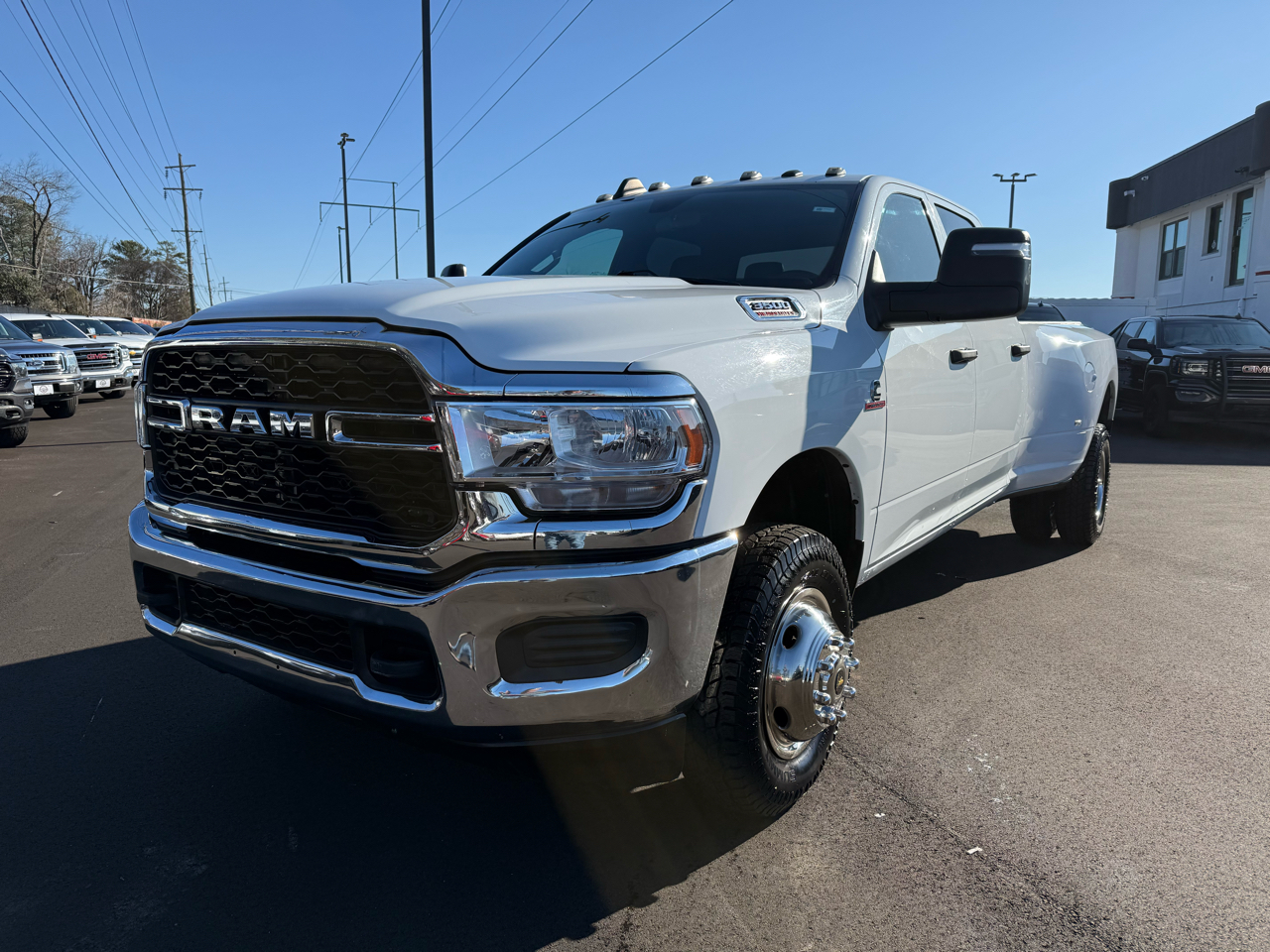 RAM 3500 Tradesman 4x4 Crew Cab 8' Box 2023