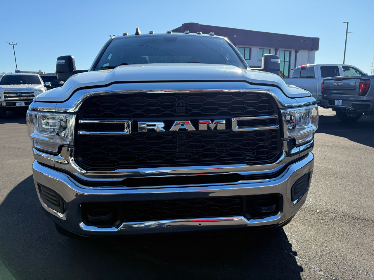 RAM 3500 Tradesman 4x4 Crew Cab 8' Box 2023