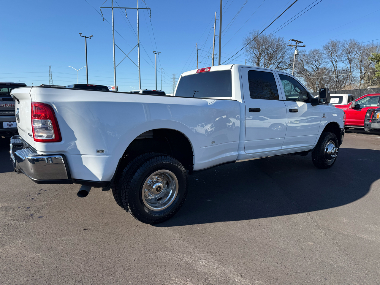 RAM 3500 Tradesman 4x4 Crew Cab 8' Box 2023