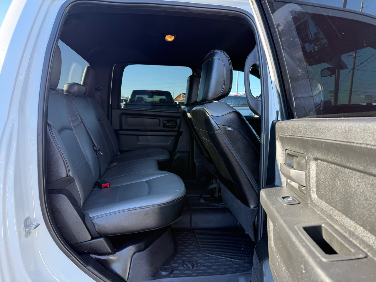 RAM 3500 Tradesman 4x4 Crew Cab 8' Box 2023