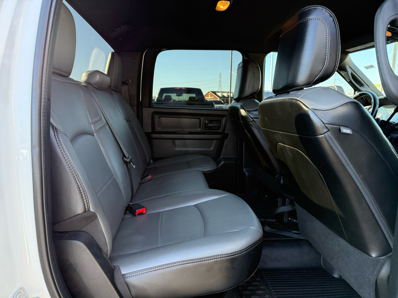 RAM 3500 Tradesman 4x4 Crew Cab 8' Box 2023