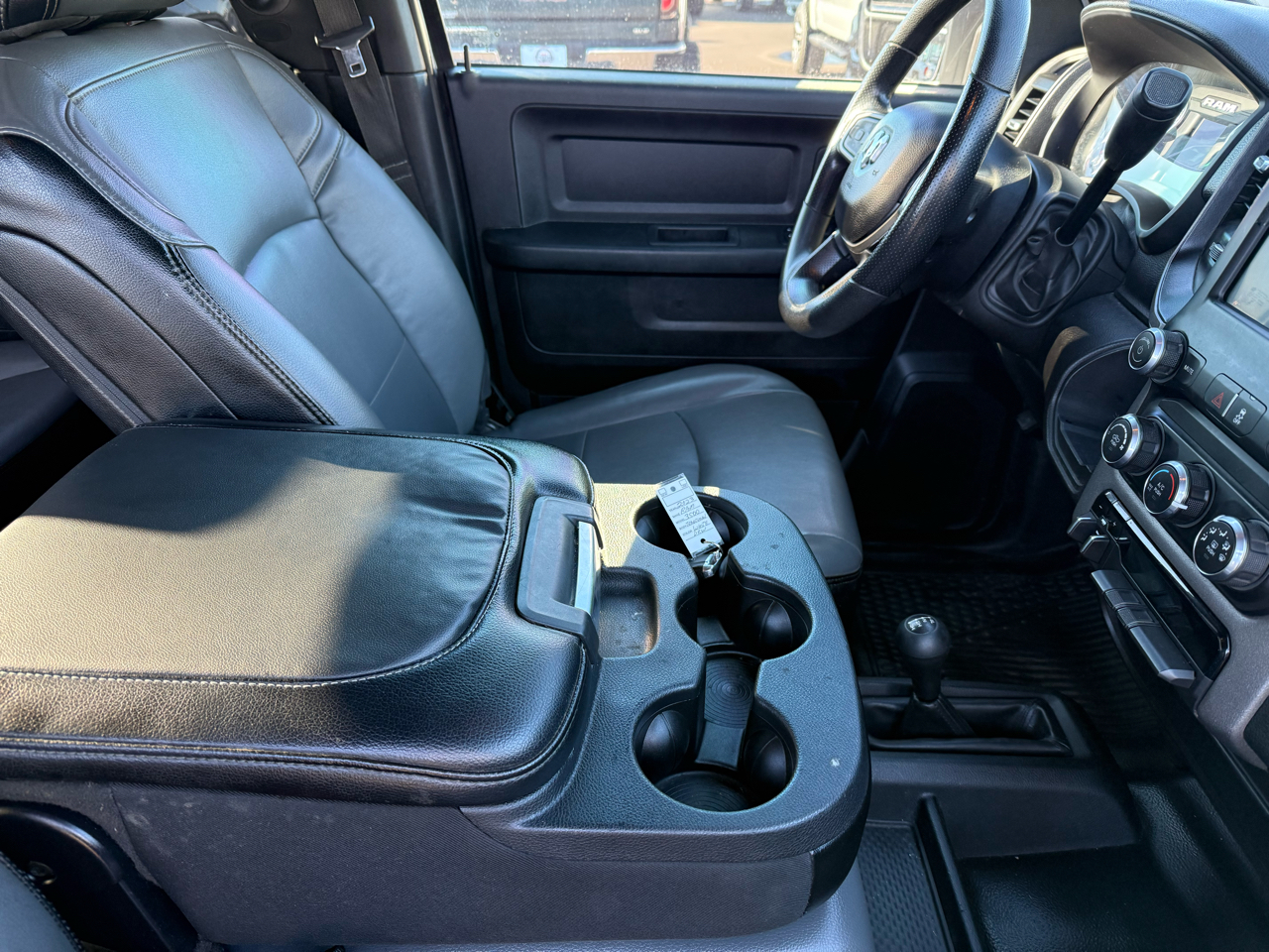 RAM 3500 Tradesman 4x4 Crew Cab 8' Box 2023