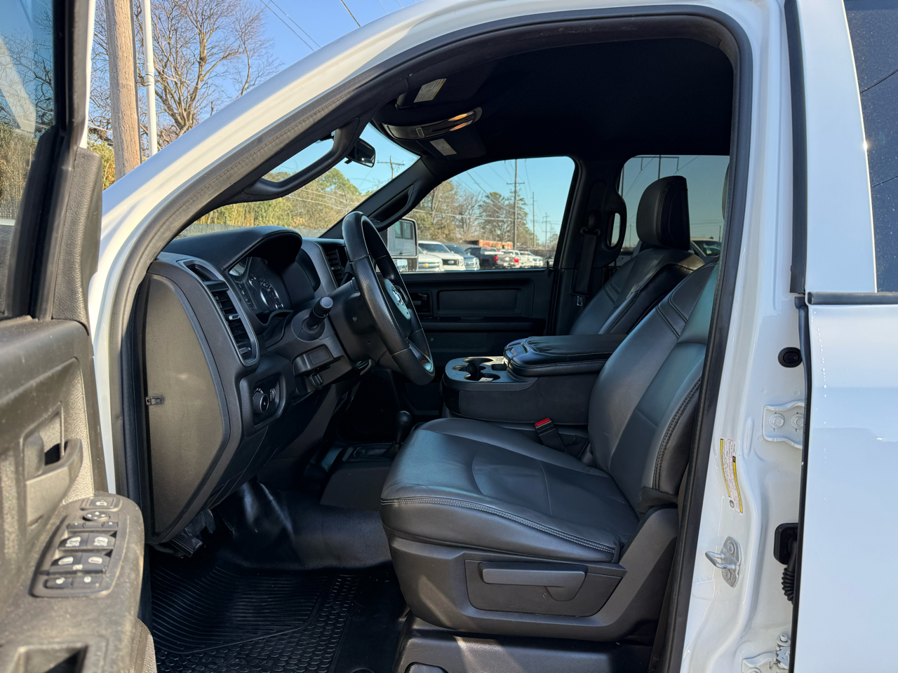 RAM 3500 Tradesman 4x4 Crew Cab 8' Box 2023