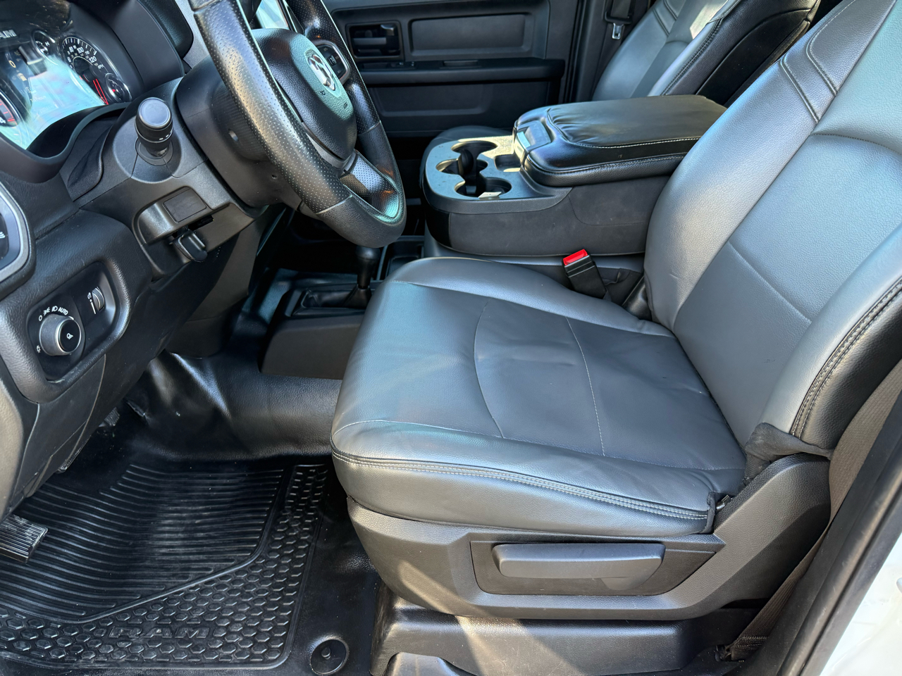 RAM 3500 Tradesman 4x4 Crew Cab 8' Box 2023