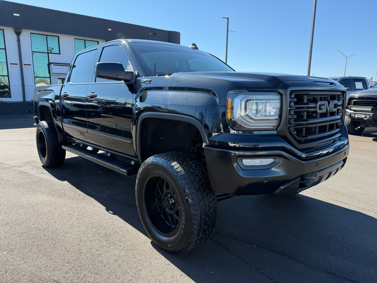 GMC Sierra 1500 4WD Crew Cab 143.5" SLT 2017