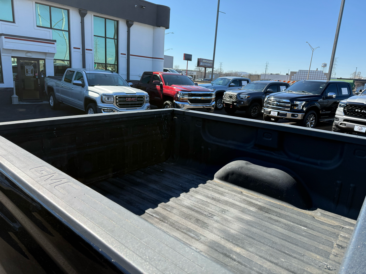 GMC Sierra 1500 4WD Crew Cab 143.5" SLT 2017