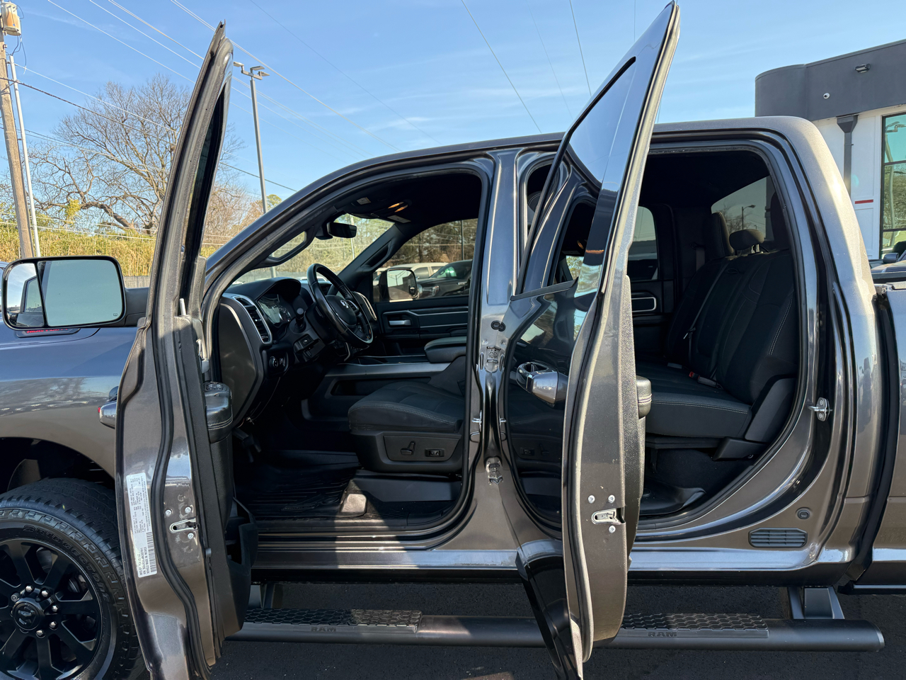 RAM 2500 Big Horn 4x4 Crew Cab 6'4" Box 2021