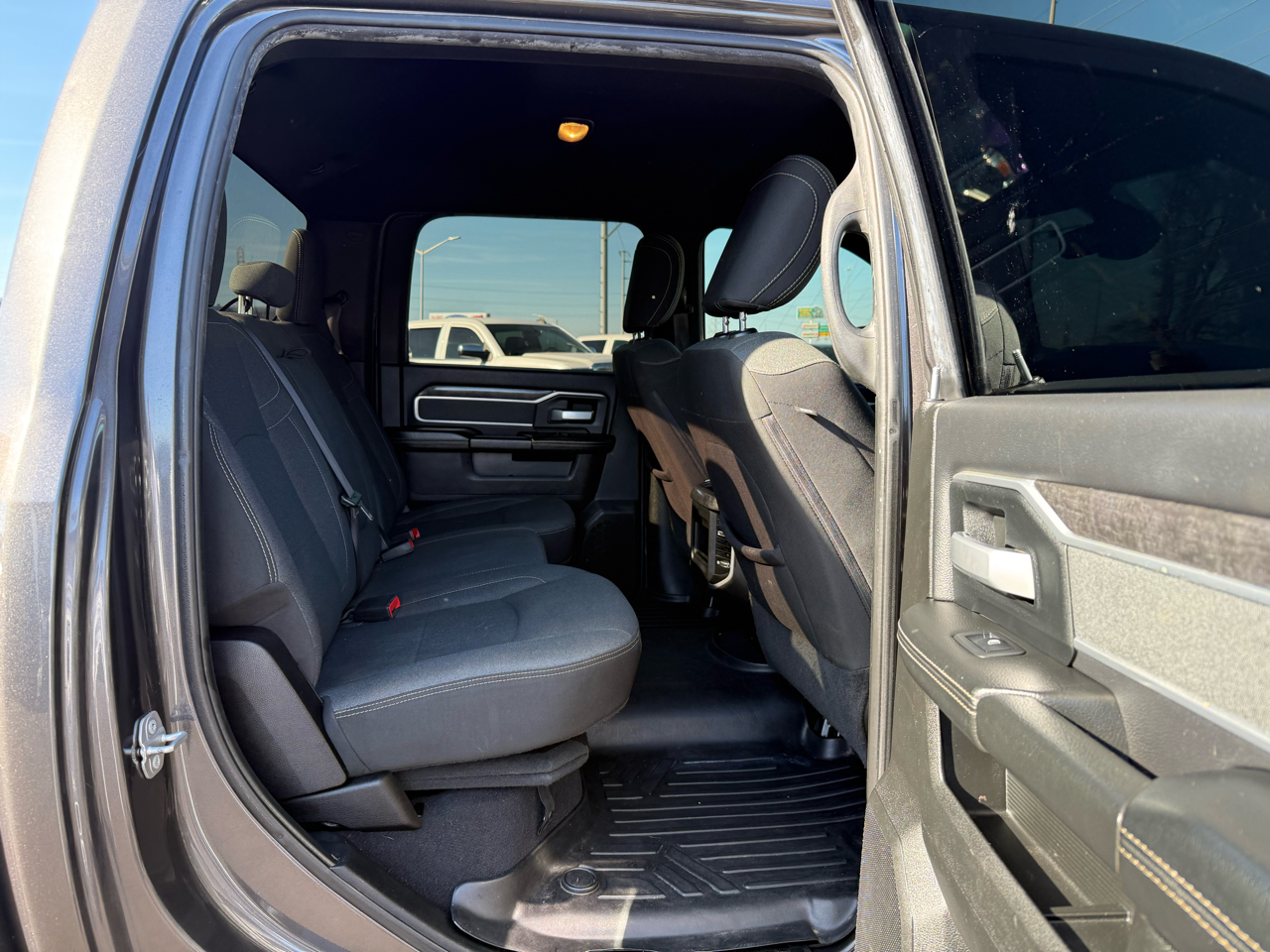 RAM 2500 Big Horn 4x4 Crew Cab 6'4" Box 2021