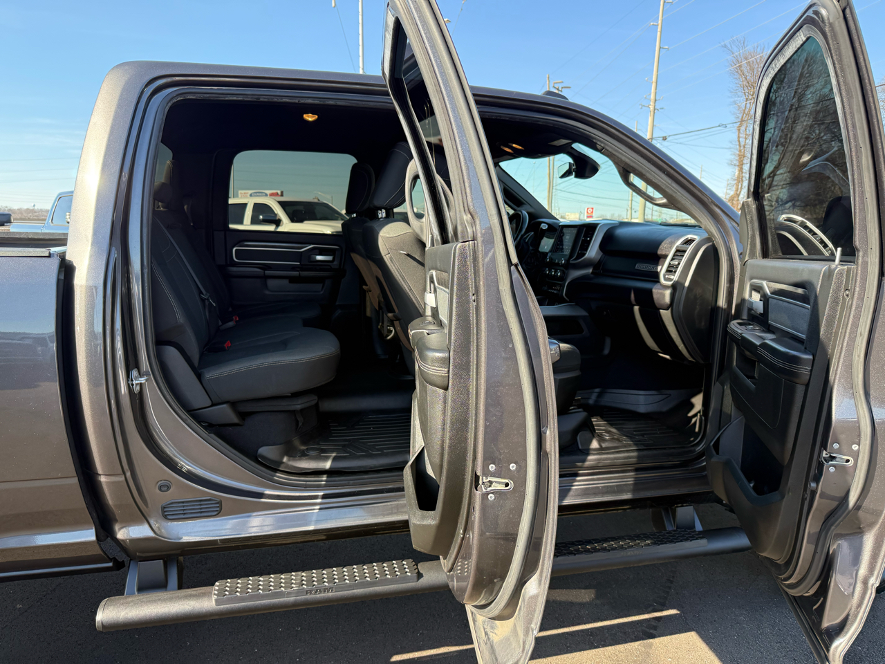 RAM 2500 Big Horn 4x4 Crew Cab 6'4" Box 2021